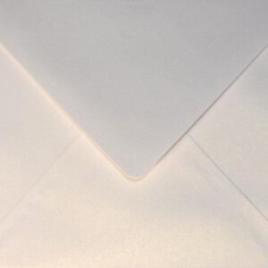 Kuverta 16x16 cm, biserno bela